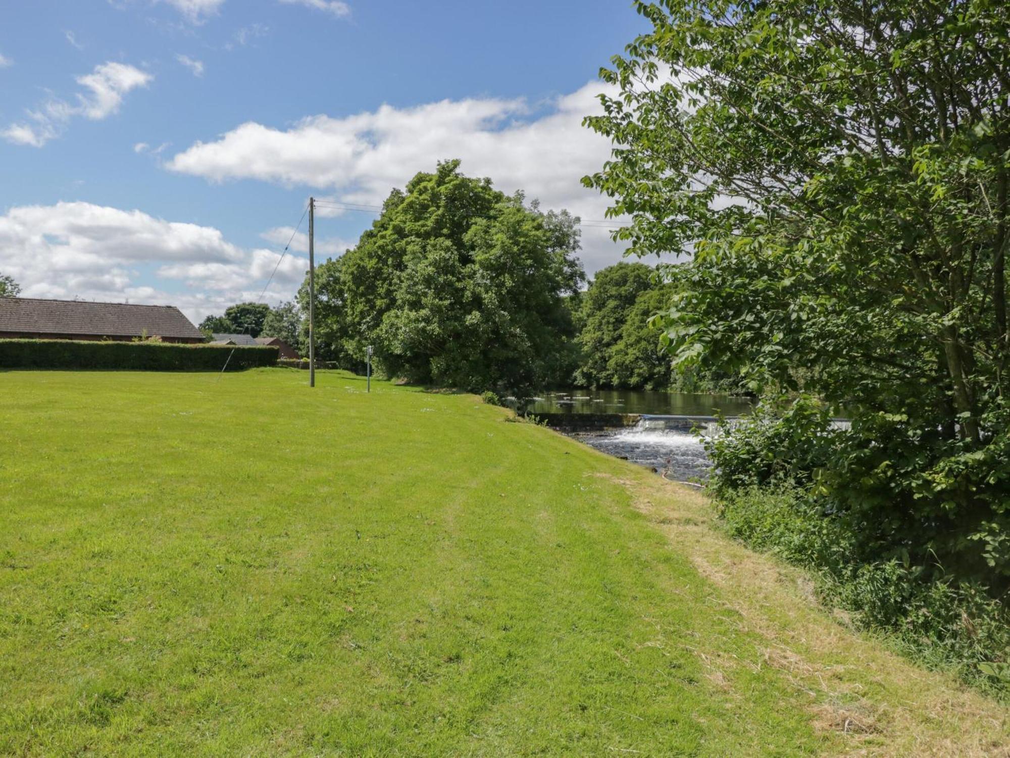 9 Eamont Park Villa Penrith Exterior photo